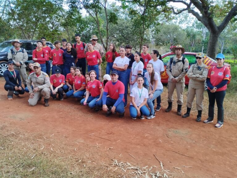 Escola Cívico-Militar de Costa Rica finaliza atividades de orientação com bússola para alunos do 9º ano