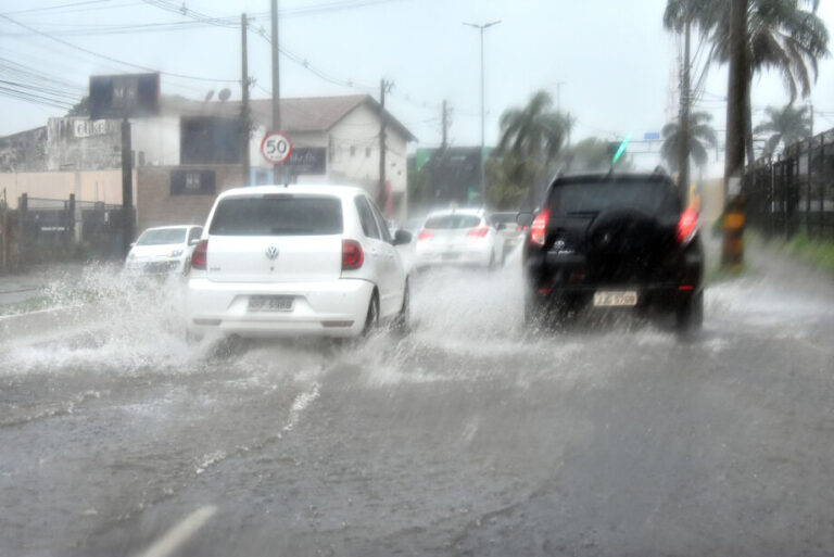 Inmet emite alerta para temporais em 49 municípios de MS