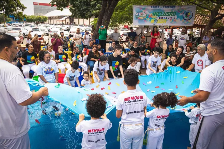 Projeto de capoeira celebra Mês da Consciência Negra com oficinas e graduação feminina