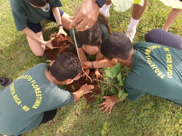Blitz Educativa em Costa Rica comemora os 25 anos do Projeto Florestinha de MS