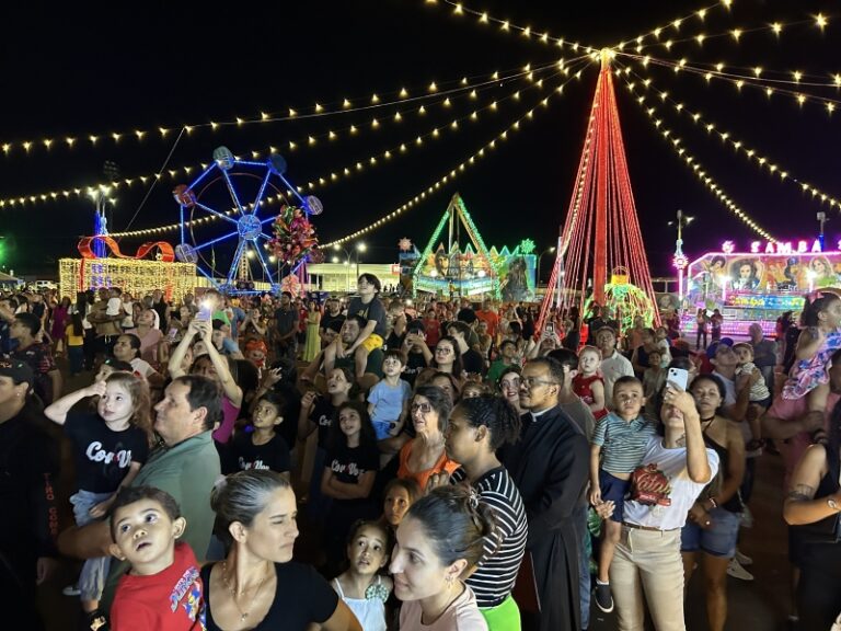 Idealizado pelo prefeito Cleverson, ‘Natal para Todos’ transforma Costa Rica em palco da alegria e união