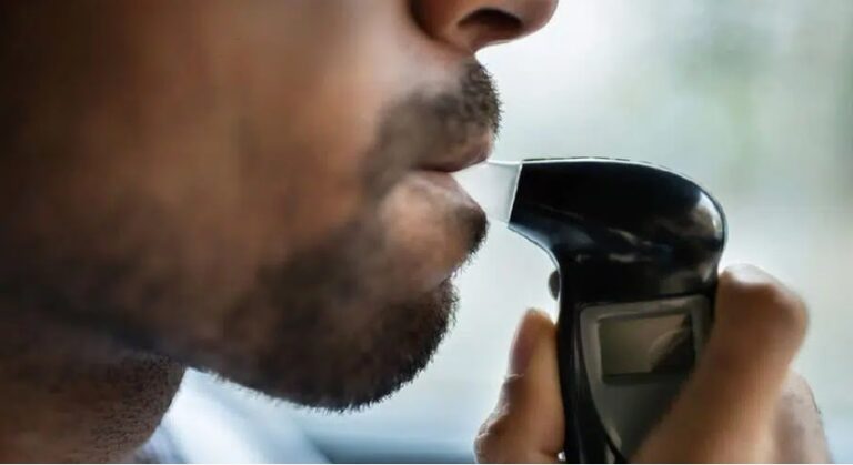 Polícia Militar flagra dois motoristas dirigindo embriagados em Costa Rica