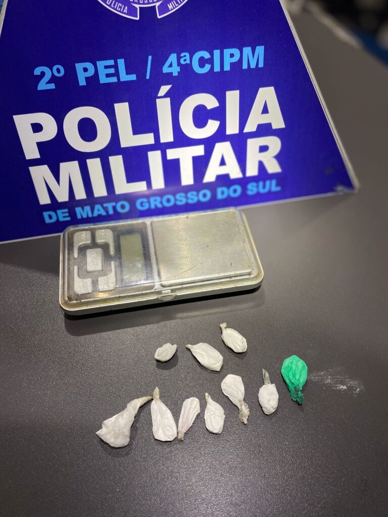 Dois jovens são presos por tráfico de drogas em Costa Rica