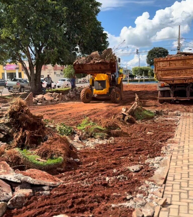 Prefeito Cleverson anuncia reforma de estacionamento da Paróquia Santo Antônio e revitalização da Praça Central
