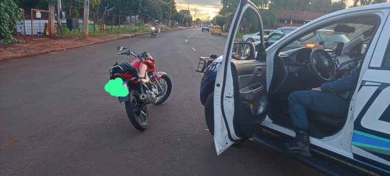 Motociclista é preso por direção perigosa e tem moto apreendida em Costa Rica