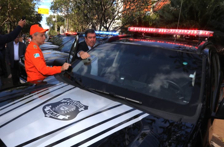 Governo de MS entrega viaturas e equipamentos para a Polícia Penal e para combater aos incêndios no Pantanal