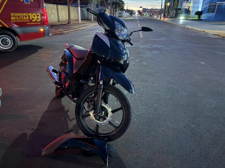 Motorista cruza preferencial e causa acidente com motociclista sem CNH