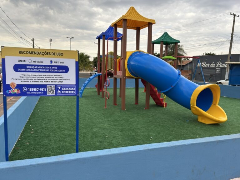 Prefeitura de Costa Rica investe mais de R$ 500 mil em instalação de novos playgrounds em praças da cidade