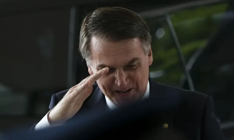 Relatório da PF diz que Bolsonaro movimentou R$ 30,5 milhões em um ano