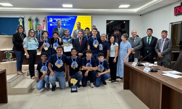 Câmara homenageia equipe campeã de voleibol da Escola Cívico-Militar Professor Adenocre Alexandre de Moraes