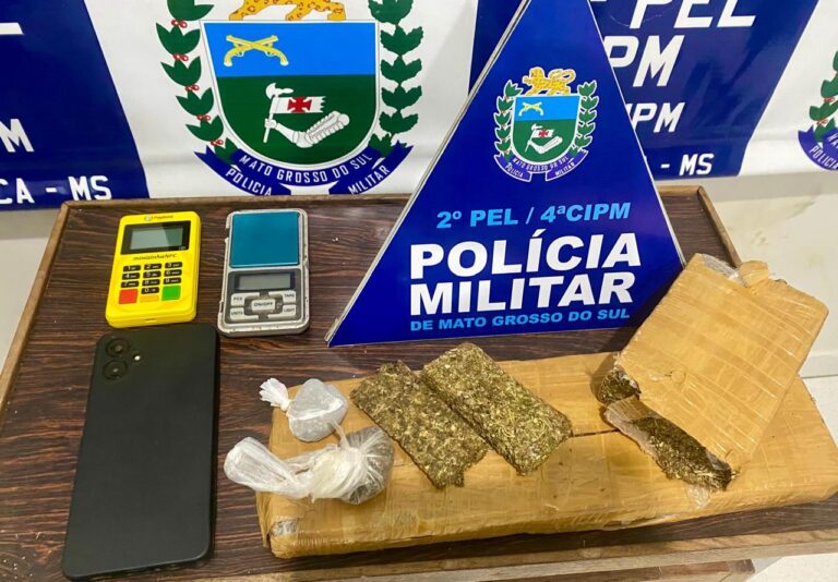 Polícia Militar cumpre mandado por roubo e prende suspeito por tráfico de drogas em Costa Rica